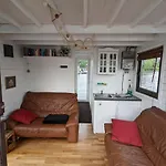 Gemütliches Hausboot mit Kamin in Berlin