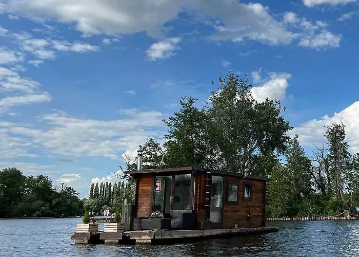 Gemütliches Hausboot mit Kamin in Berlin
