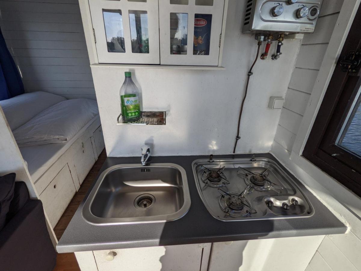 Gemuetliches Hausboot Mit Kamin In Bådhotel *