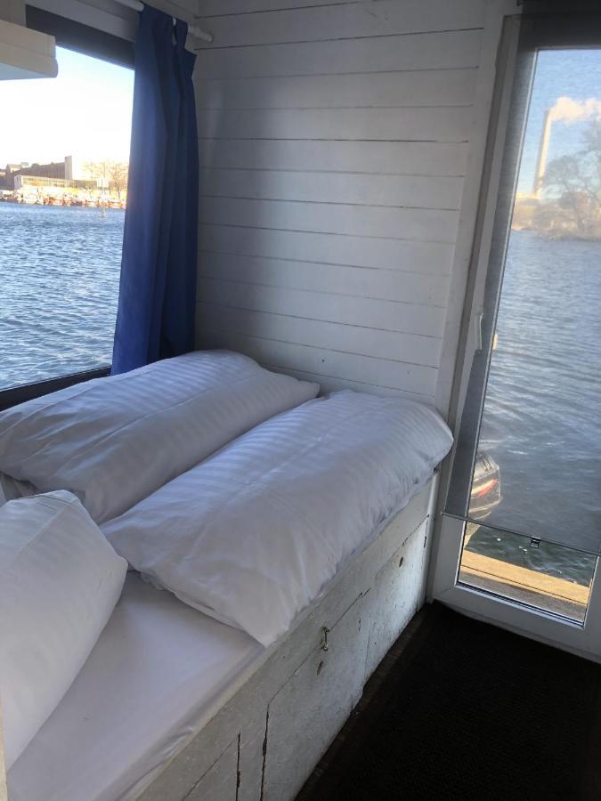 Botel Gemütliches Hausboot Mit Kamin In Berlin