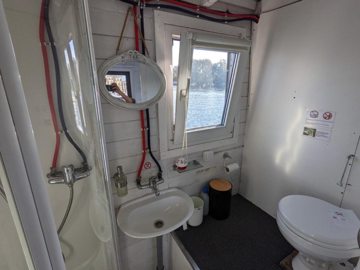 Botel Gemütliches Hausboot Mit Kamin In Berlin
