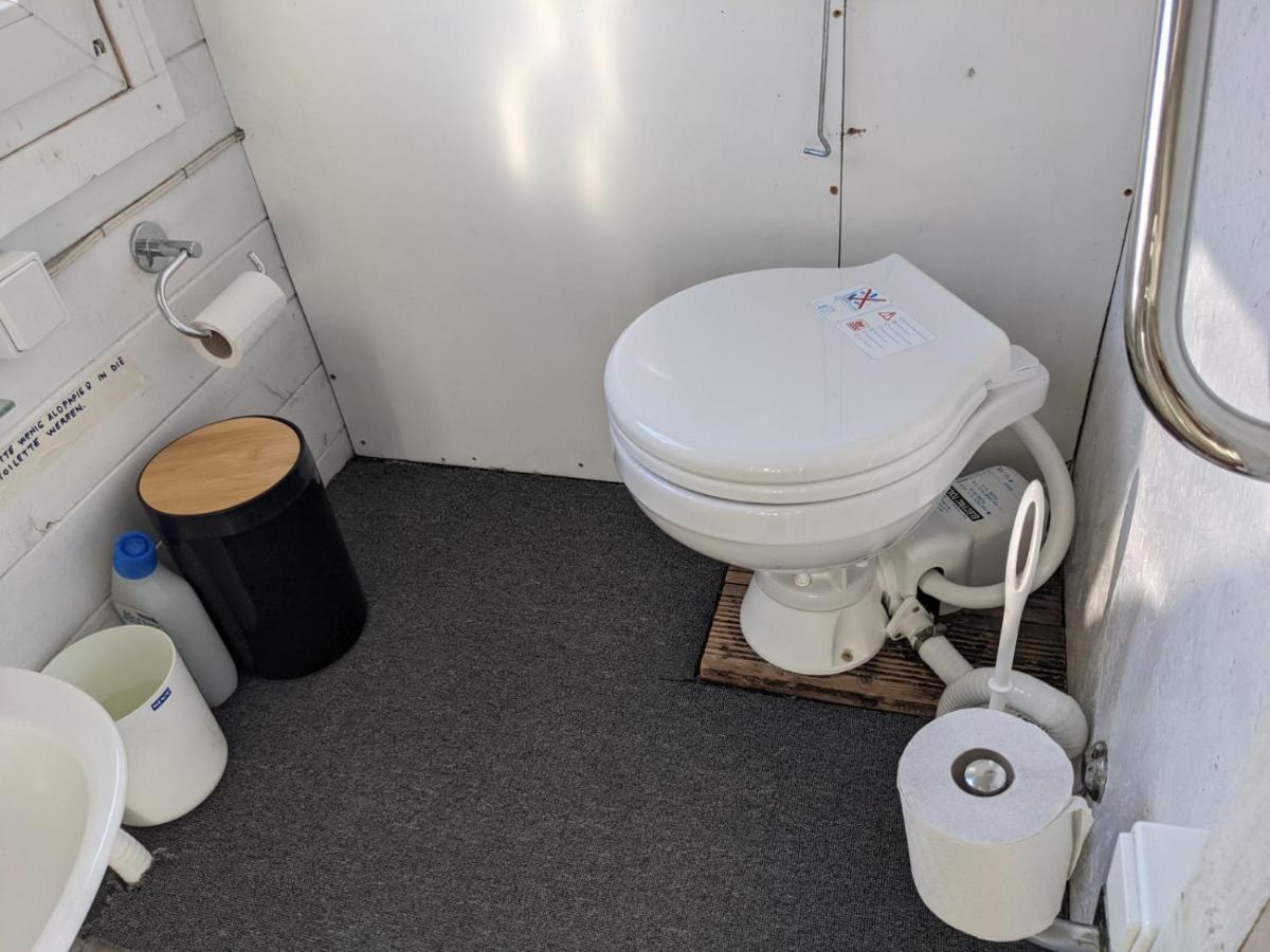 Bådhotel Gemuetliches Hausboot Mit Kamin In Berlin