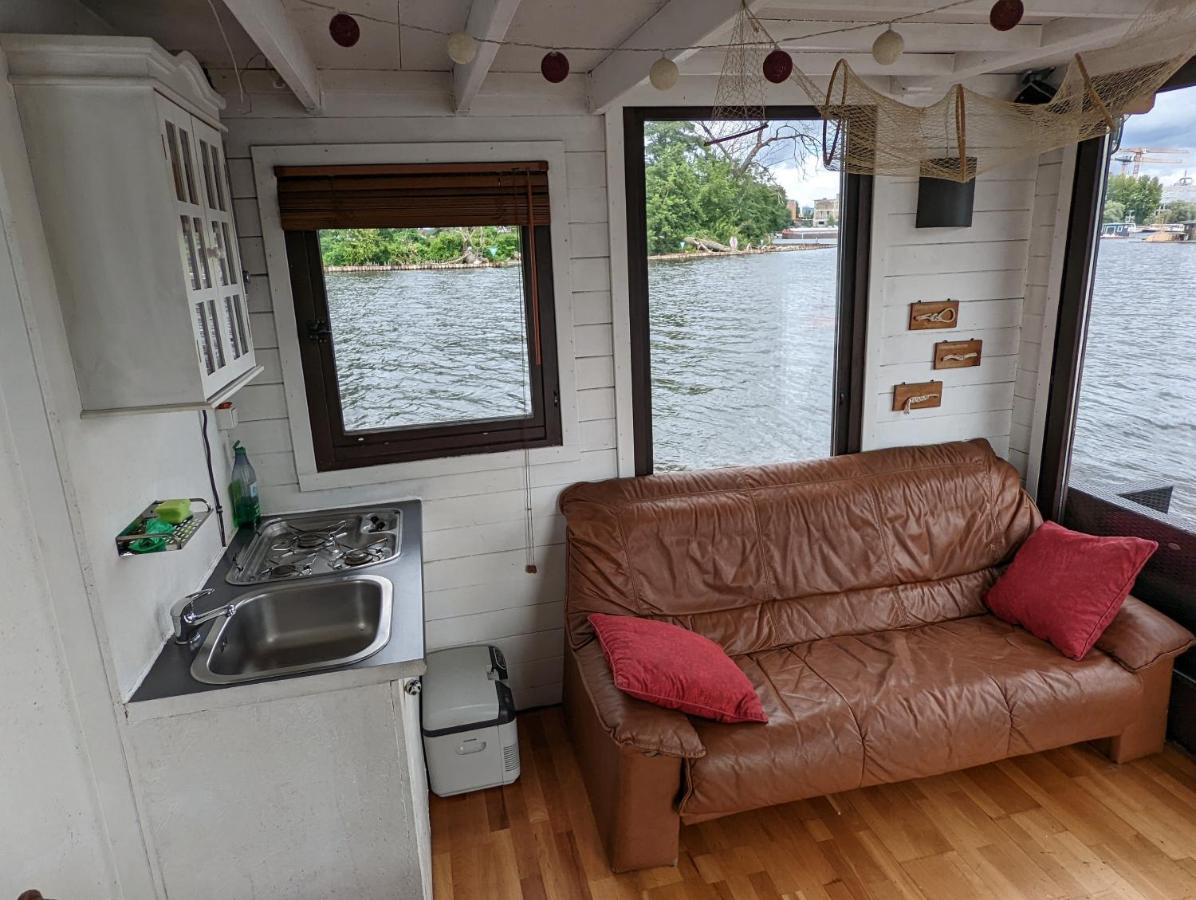 Gemütliches Hausboot Mit Kamin In Botel Berlin