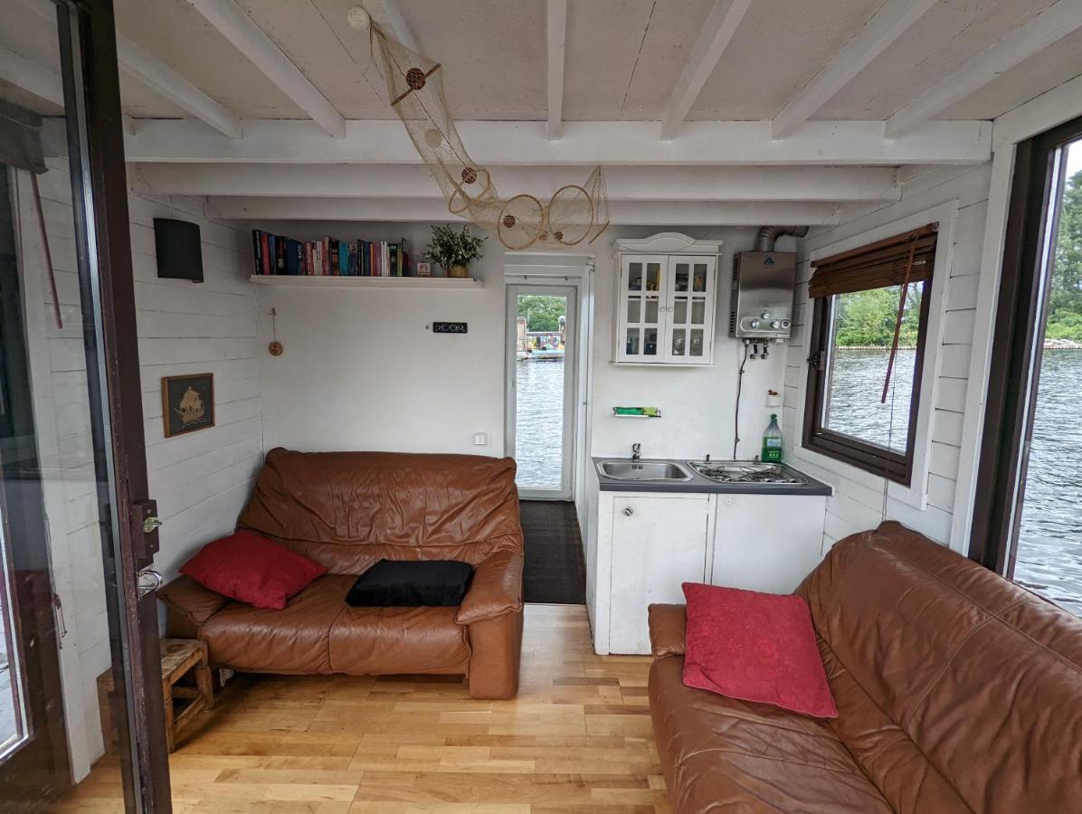Botel Gemütliches Hausboot Mit Kamin In Berlin